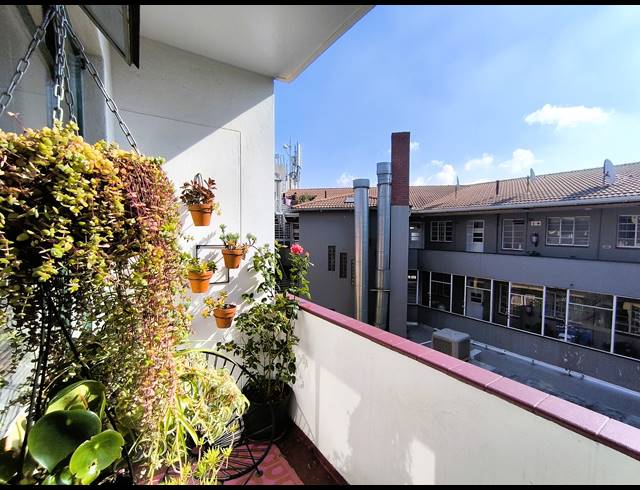 1 bed property to rent in PARKTOWN NORTH